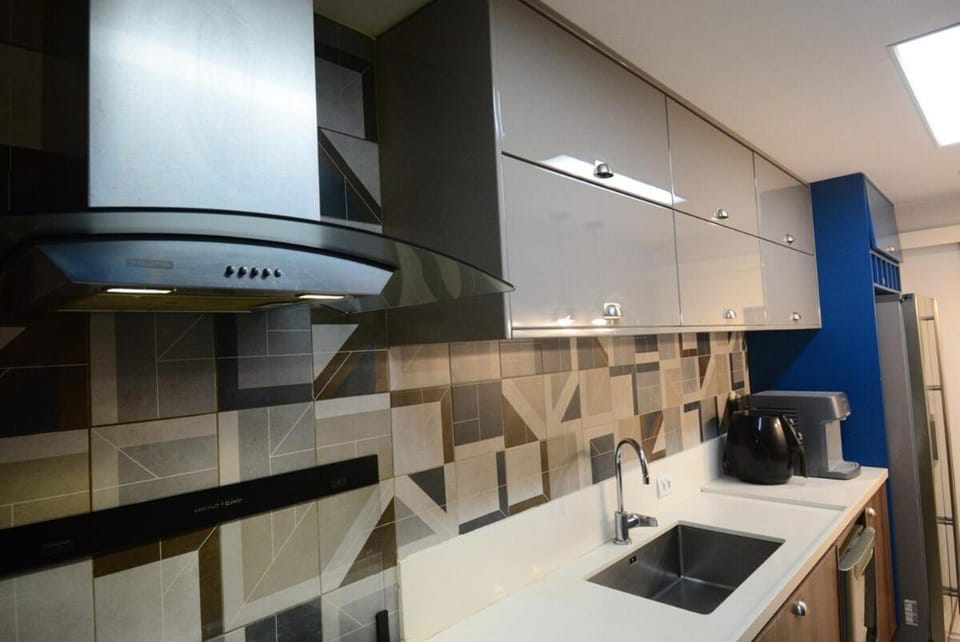 02CP Copacabana Quiet Elegance 3 Bedrooms Apartment in Rio de Janeiro