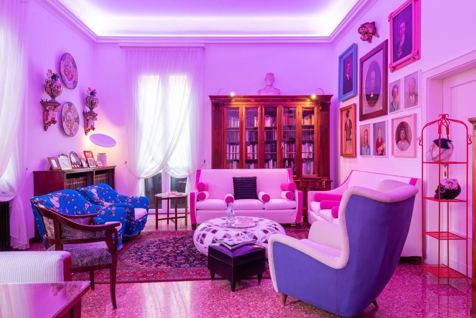 Communal lounge/ TV room, Library
