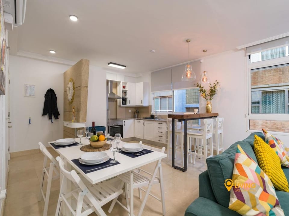 Kitchen or kitchenette, Living room, Dining area, oven, stove