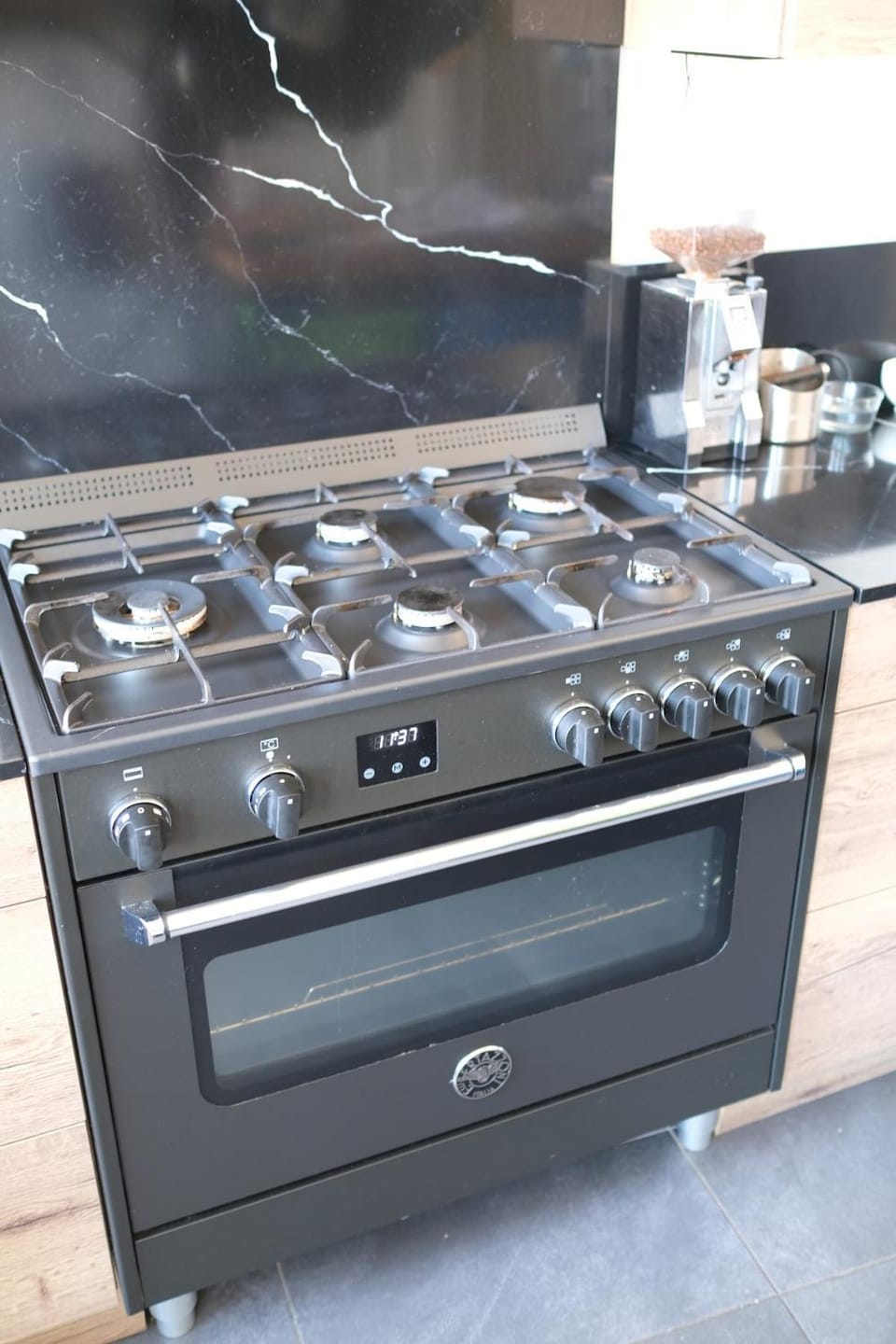 Steps to the harbour, steps to the beach! Apartment in The Hague