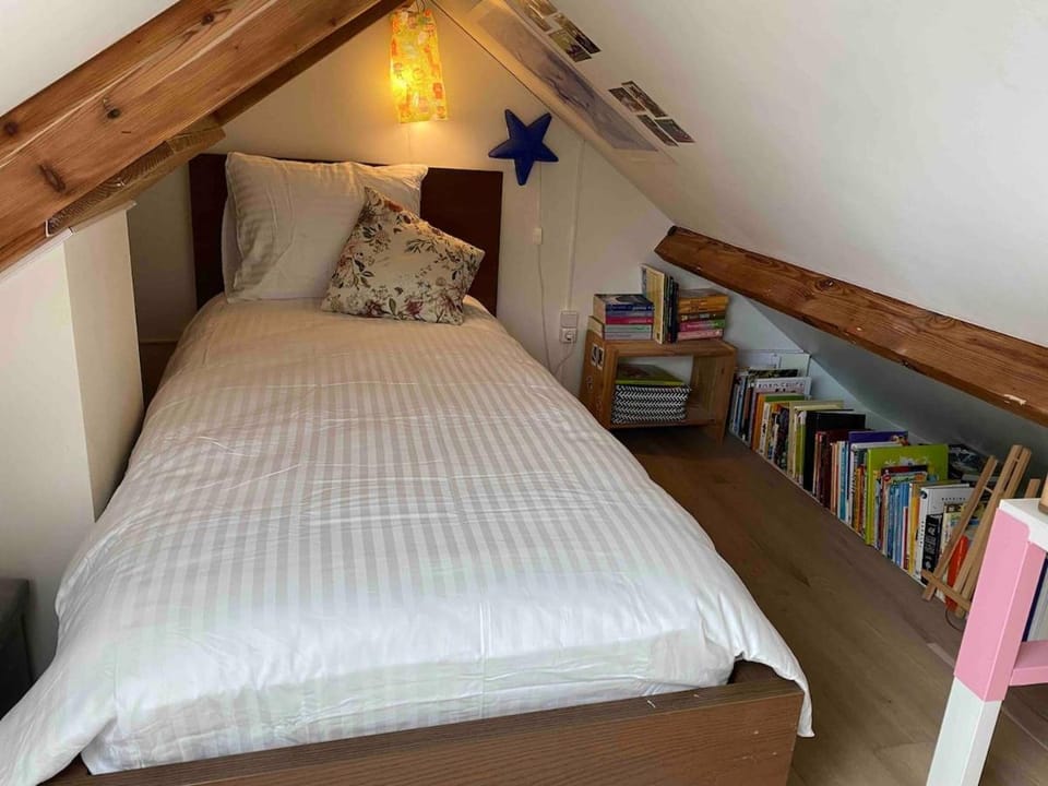 Steps to the harbour, steps to the beach! Apartment in The Hague