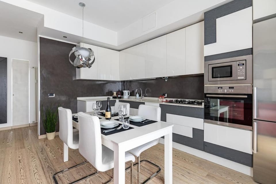 Kitchen or kitchenette, Dining area, dishwasher, microwave, oven, stove