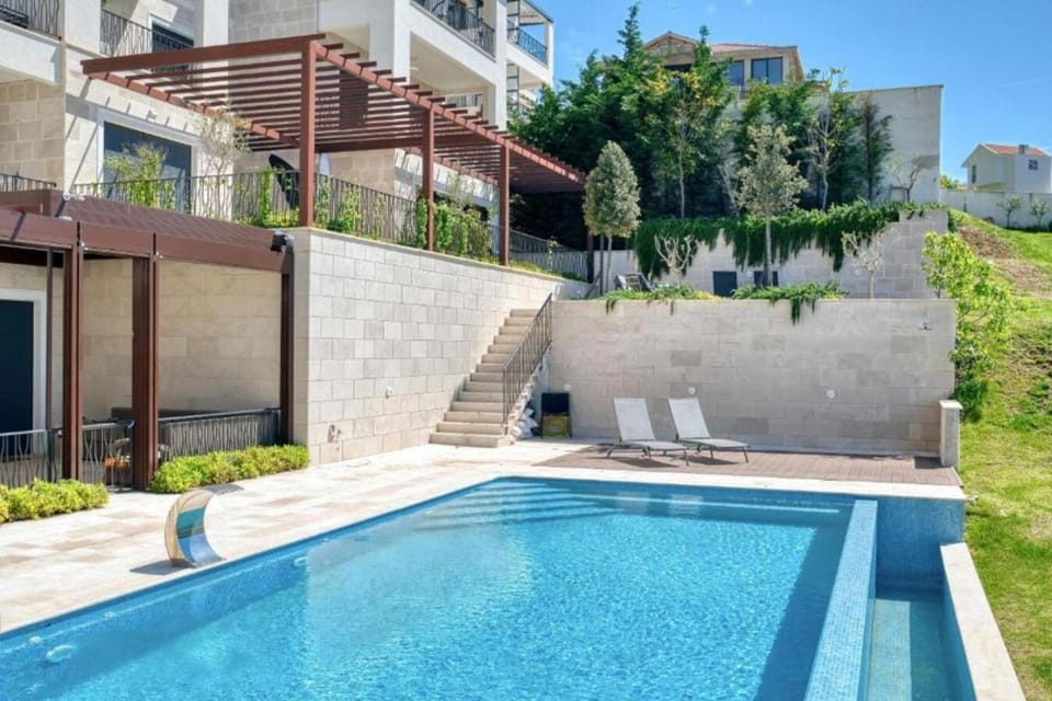 Swimming pool, sunbed