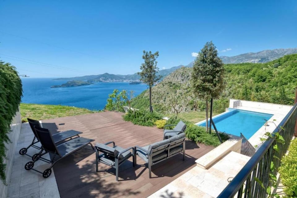 Sea view, Swimming pool, sunbed