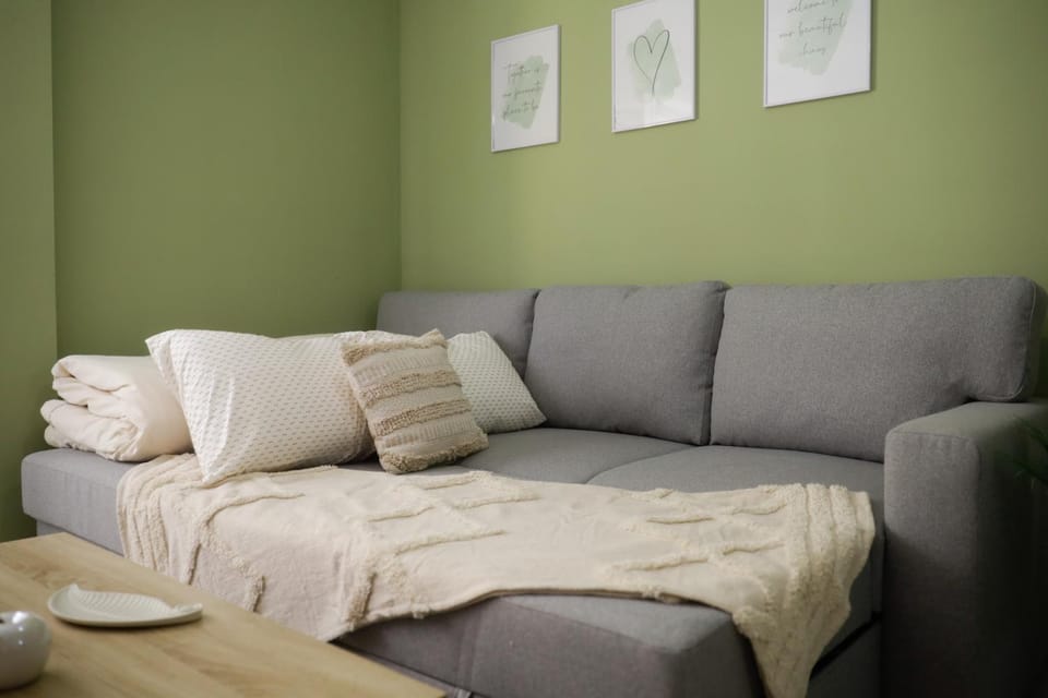 Bed, Living room