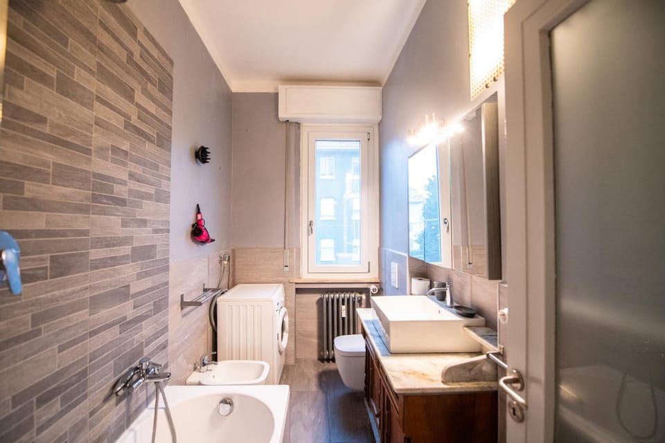 Shower, Toilet, Bathroom, Bath, bidet, towels