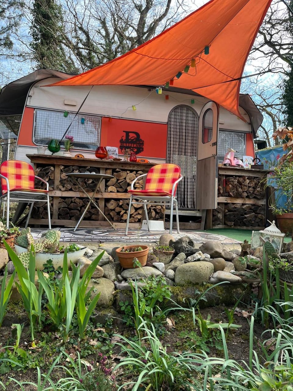 Tinyhaus am Flughafen, der DLR und ESA Campground/ 
RV Resort in Cologne