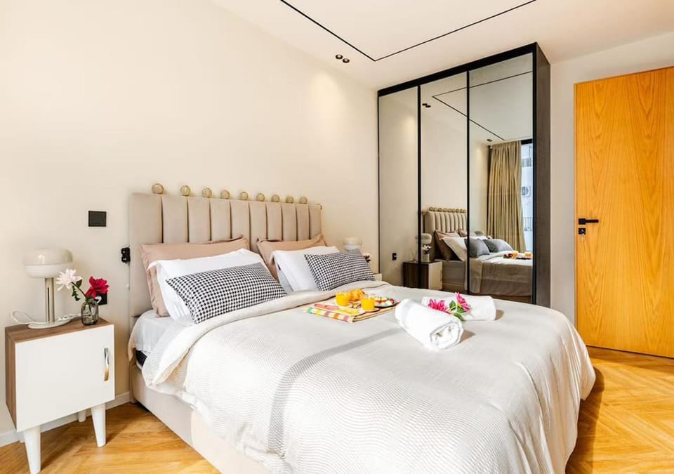 Bed, Photo of the whole room, Bedroom, towels, wardrobe