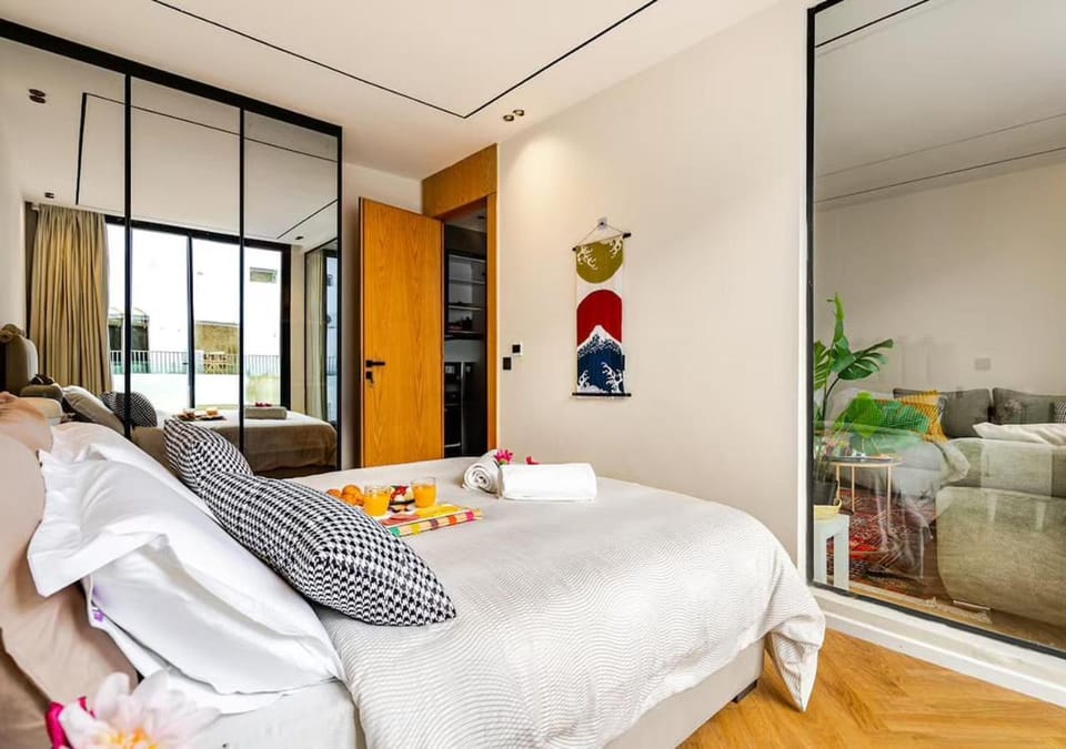 Bed, Living room, Photo of the whole room, Seating area, Bedroom, towels