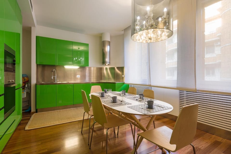 Coffee/tea facilities, Kitchen or kitchenette, Dining area, minibar