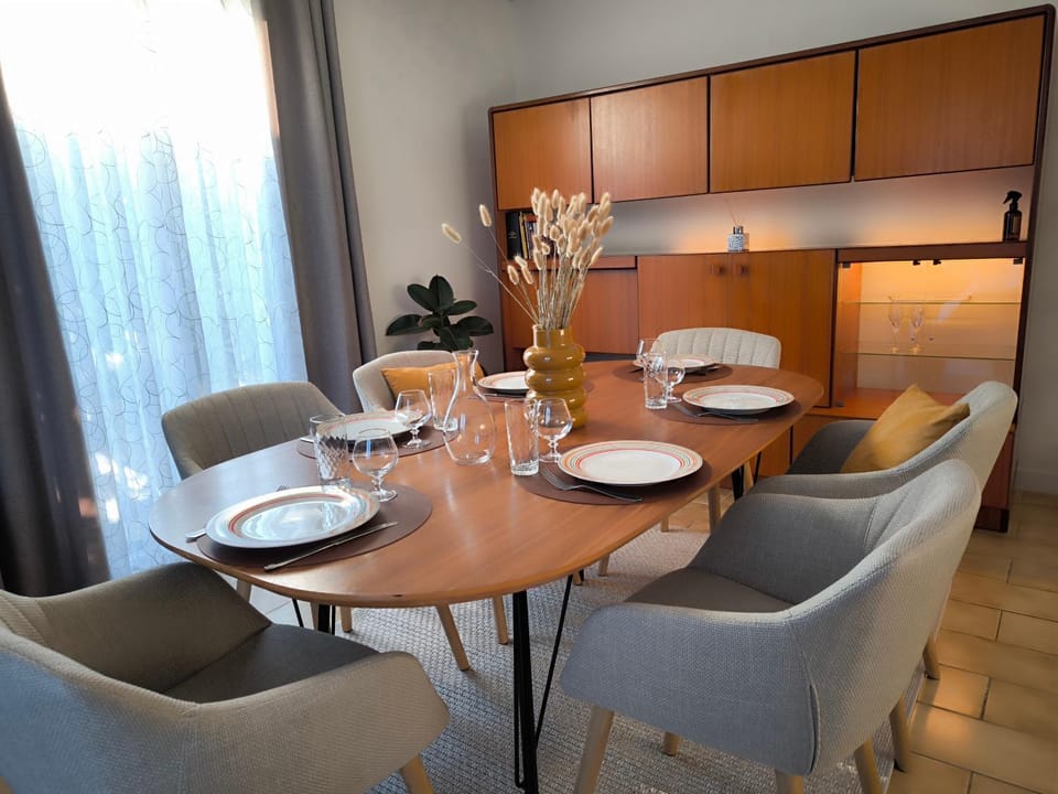 Living room, Dining area