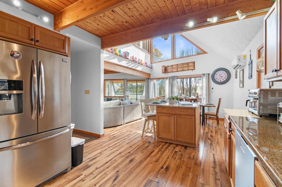 Lakefront with Beach Game Room Fire-pit and More Chalet in Tunkhannock Township