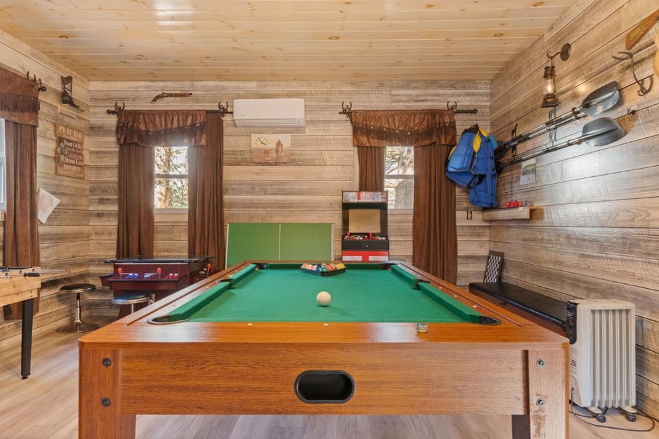 Lakefront with Beach Game Room Fire-pit and More Chalet in Tunkhannock Township