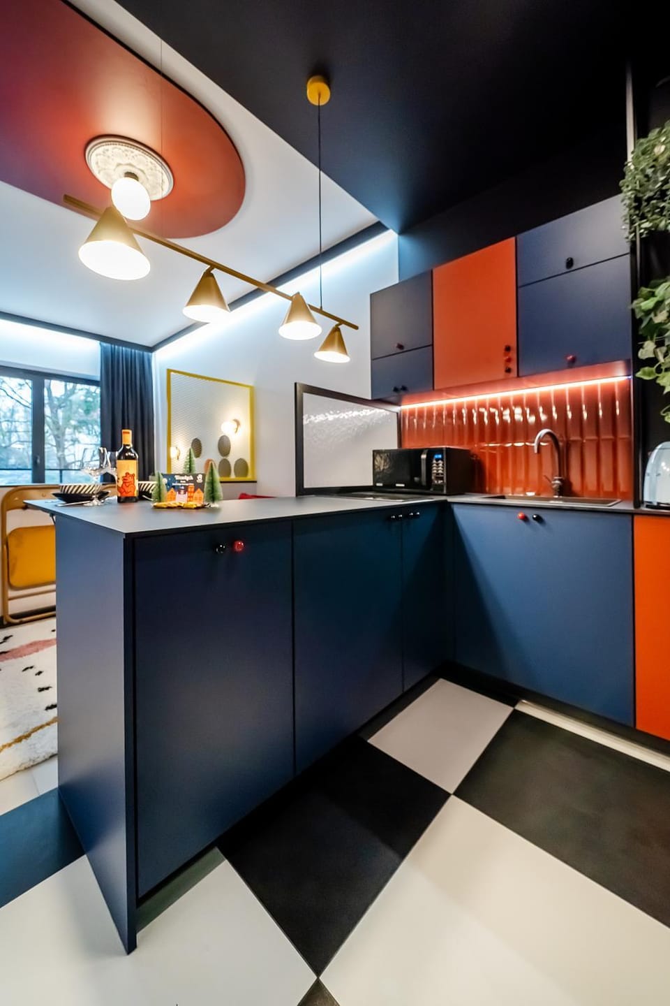 Kitchen or kitchenette, oven