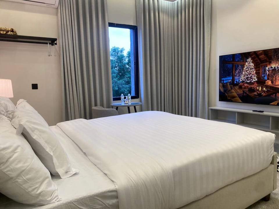 Bed, Photo of the whole room, Bedroom