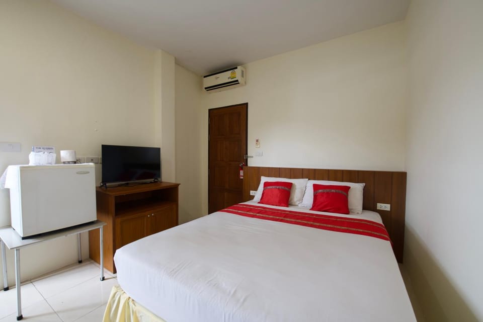 TV and multimedia, Photo of the whole room, air conditioner
