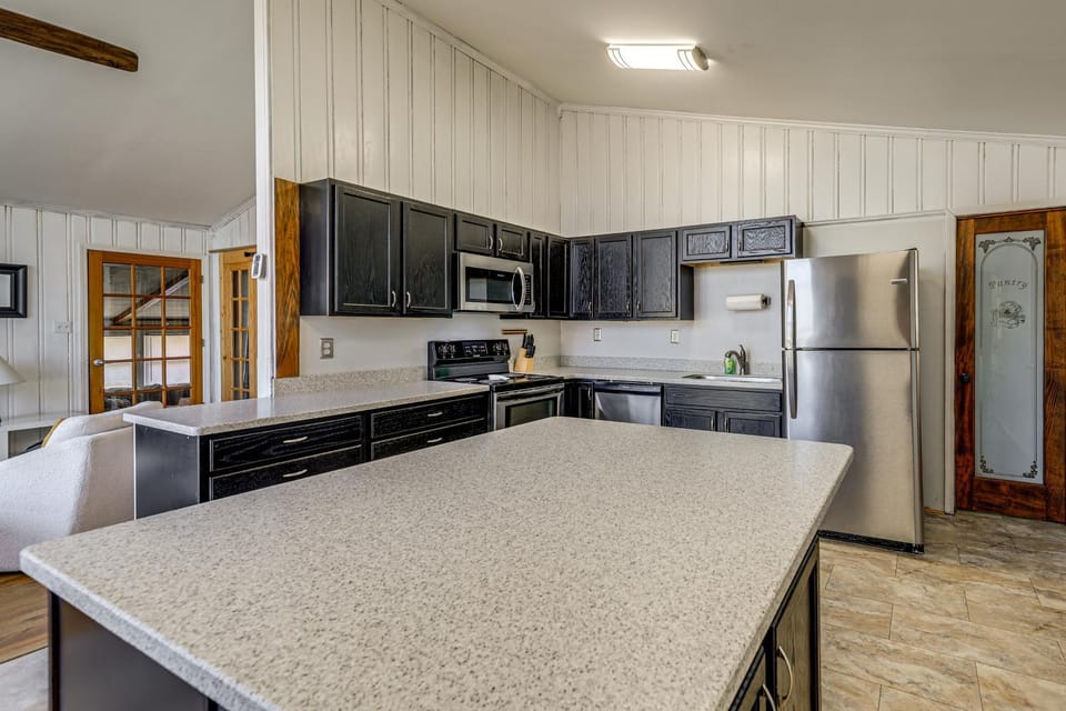 7 Mi to Neuse River! Family Home w/ Poolside Oasis House in North Carolina