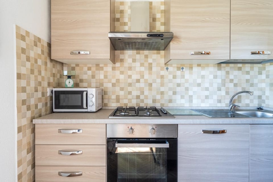 Kitchen or kitchenette, microwave, oven