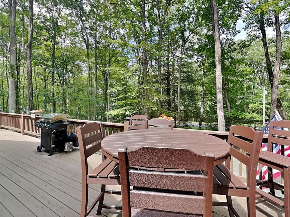 Log Heaven by Taylor Made Deep Creek House in Deep Creek Lake