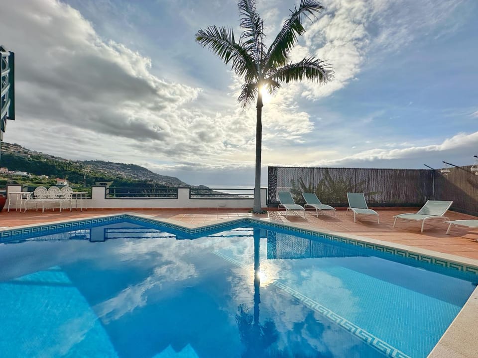 Pool view, Sea view, Swimming pool, sunbed