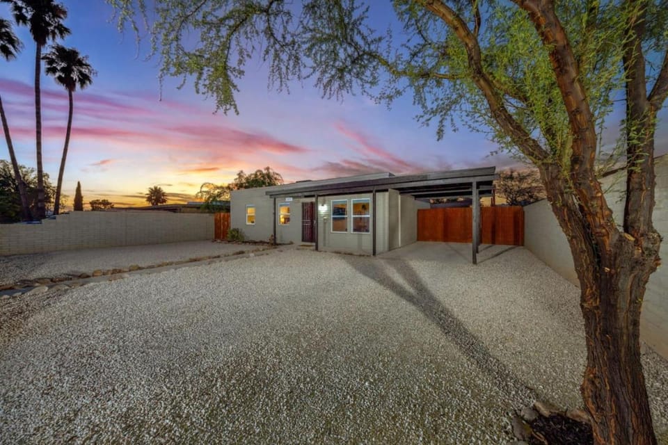 Central, Remodeled, 3 BR 2 BA, Fenced House in Tucson