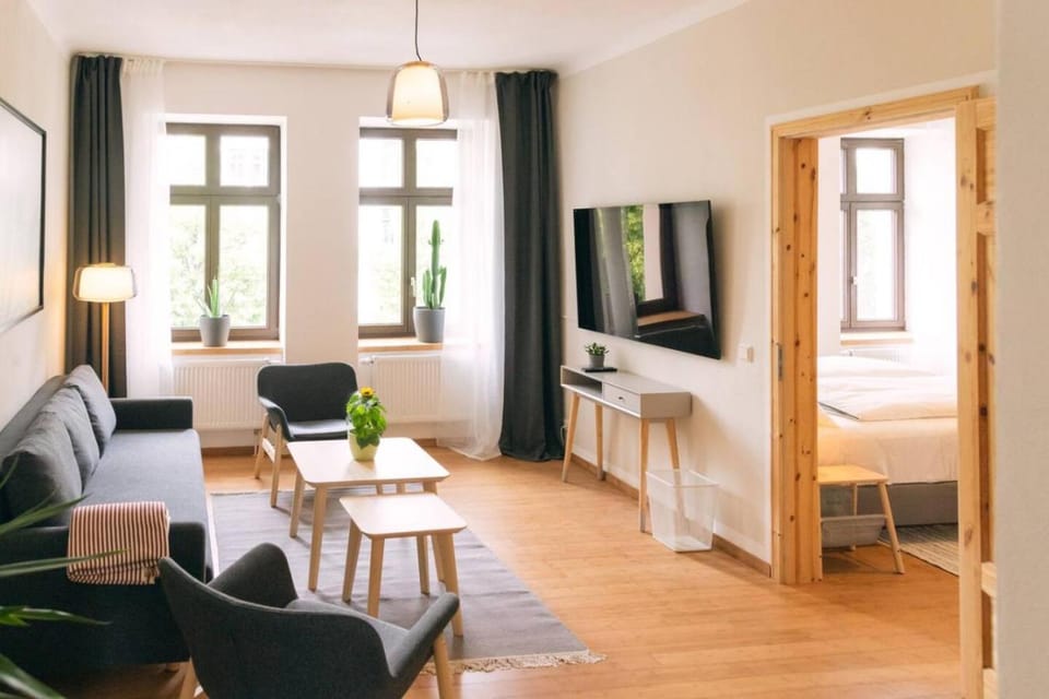 TV and multimedia, Living room, Photo of the whole room, Seating area, Evening entertainment