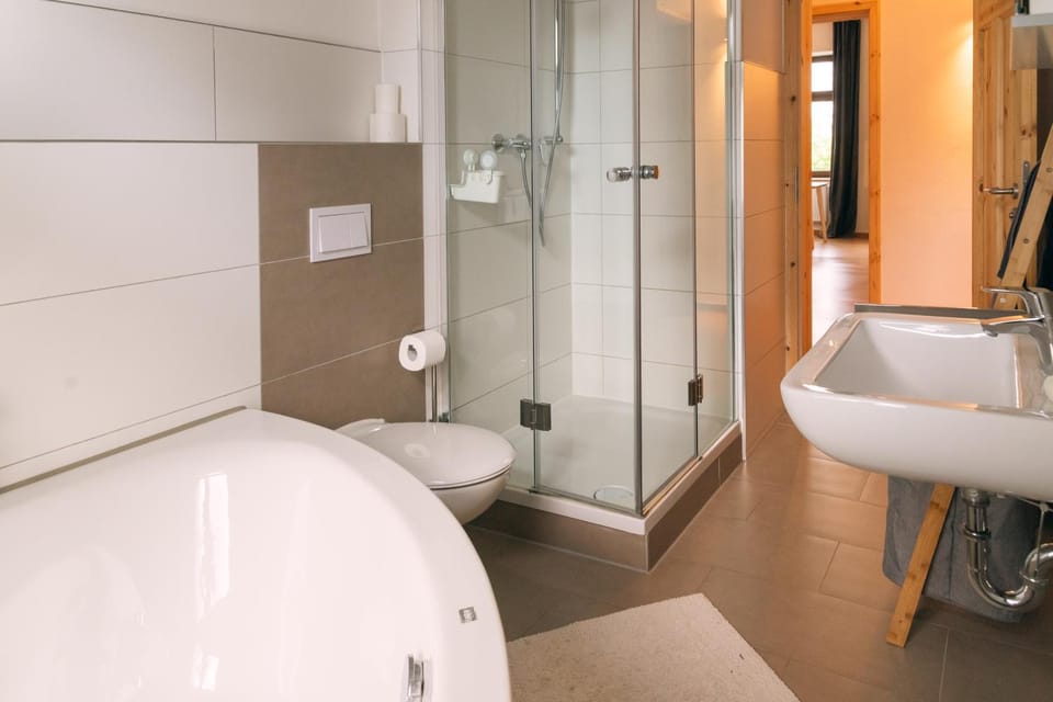 Shower, Toilet, Bathroom, Bath