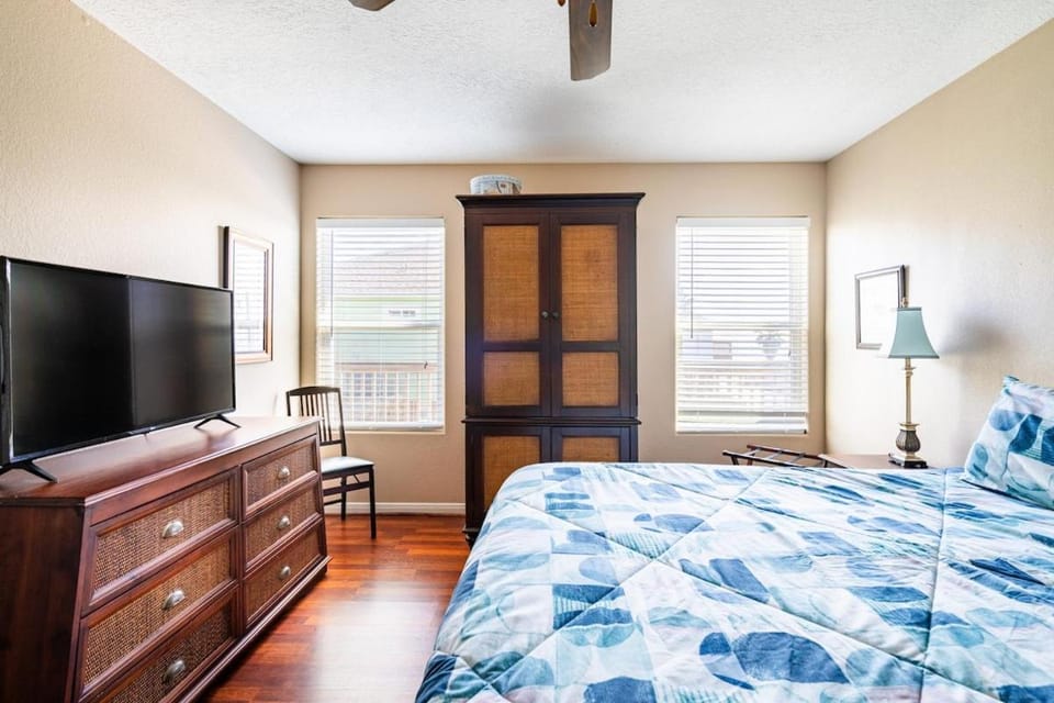 Gulf Views on Deck and Pet Friendly House in Bolivar Peninsula