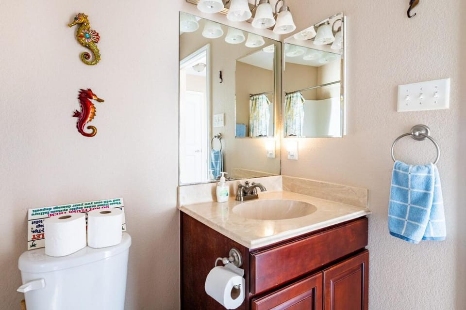 Gulf Views on Deck and Pet Friendly House in Bolivar Peninsula