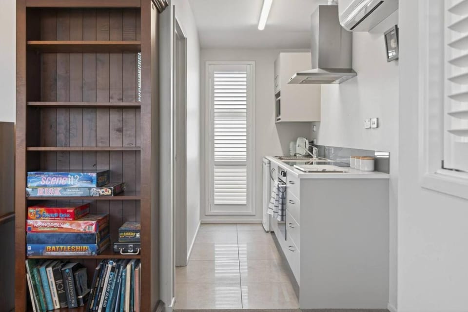 Tees and Seas Omanu Beach House in Tauranga