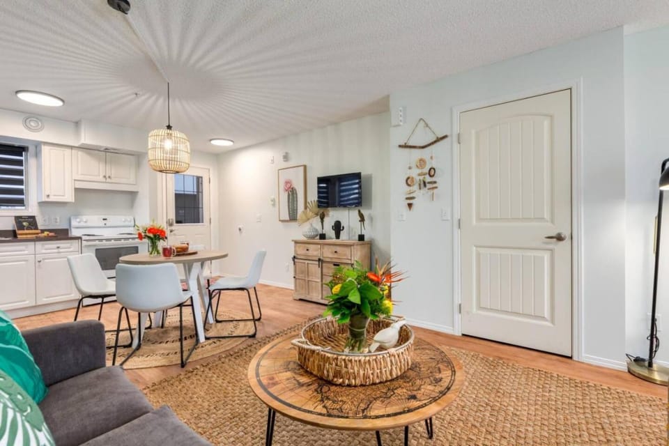 Kitchen or kitchenette, Seating area