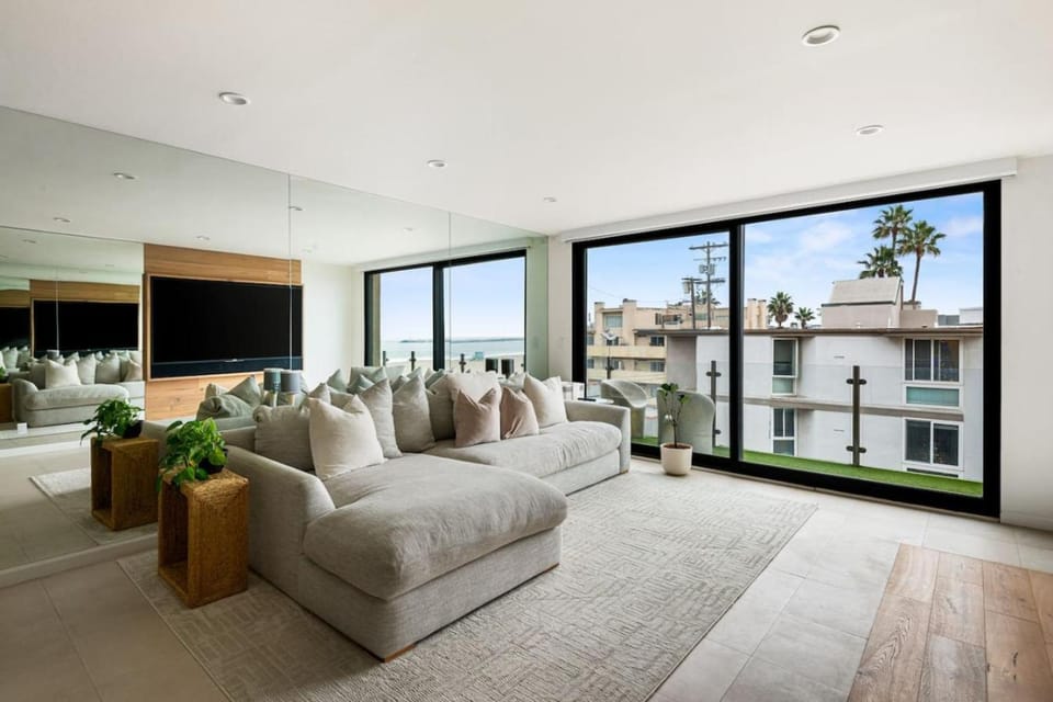 Northstar Premium Ocean Penthouse House in Marina del Rey