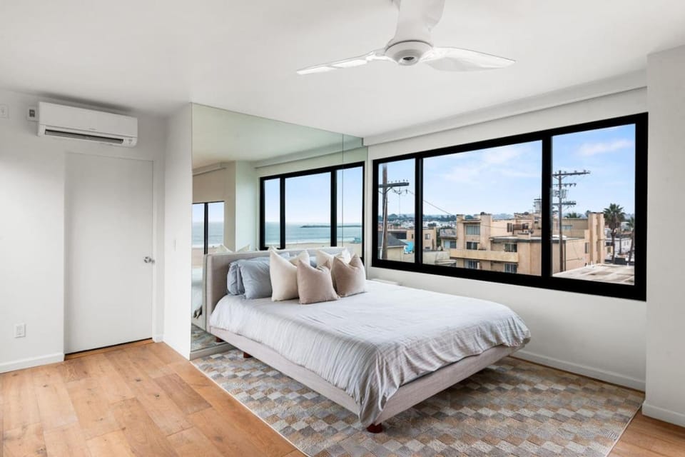 Northstar Premium Ocean Penthouse House in Marina del Rey