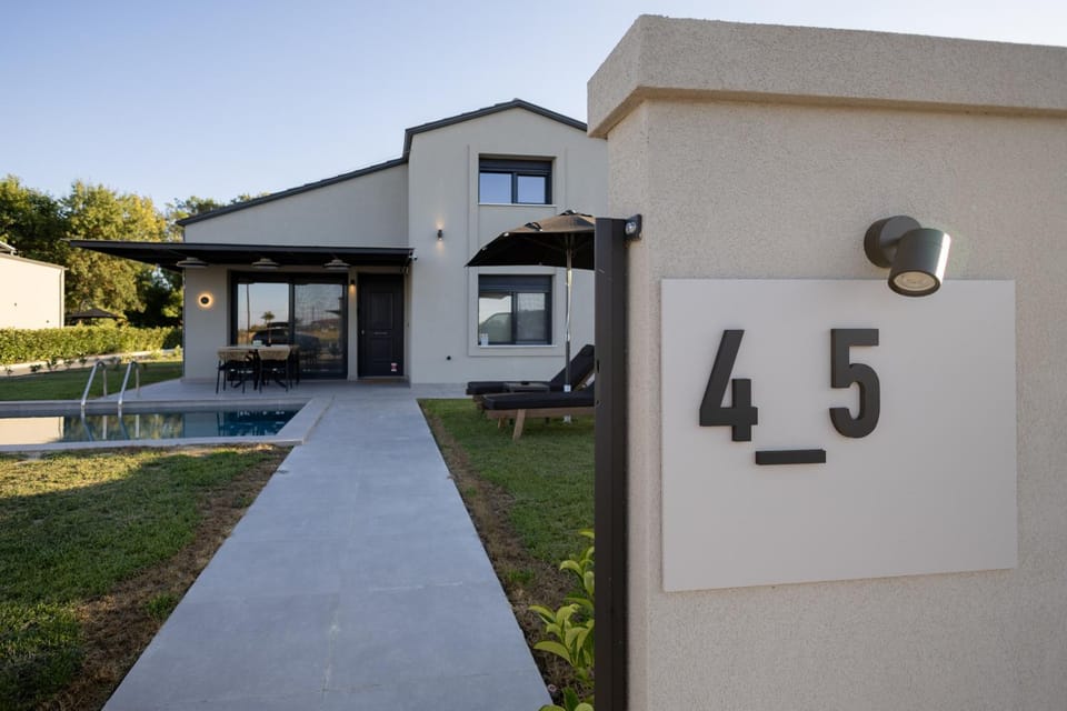 Property building, Day, Pool view, Swimming pool