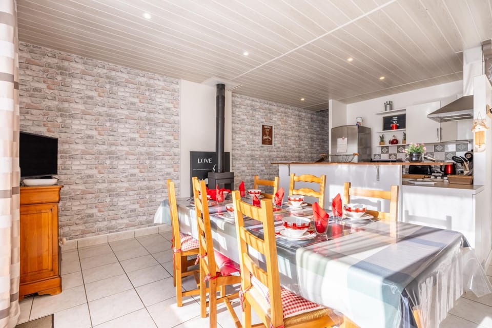 Property building, Kitchen or kitchenette, Living room