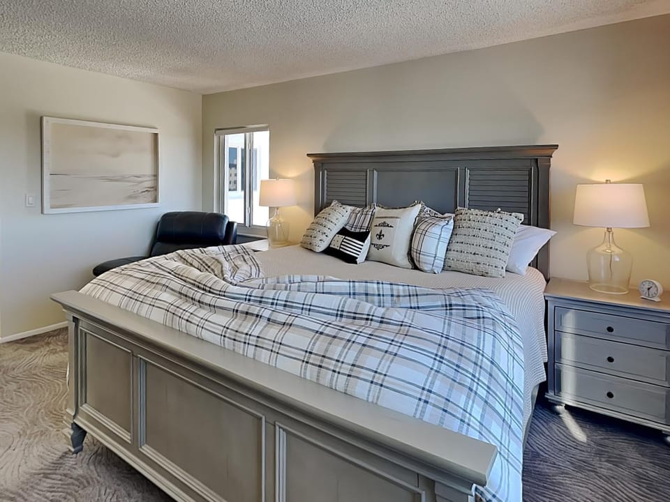 Bed, TV and multimedia, Bedroom, furniture