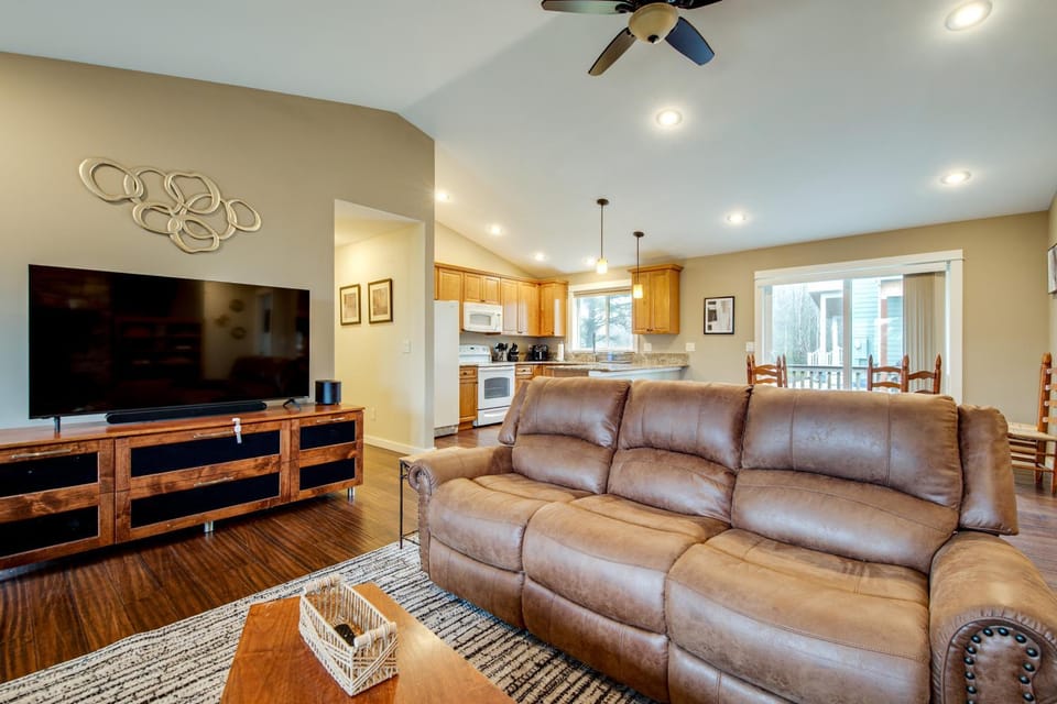 Less Than 2 Blocks to Beach! Pet-Friendly Home in Moclips House in Pacific Beach