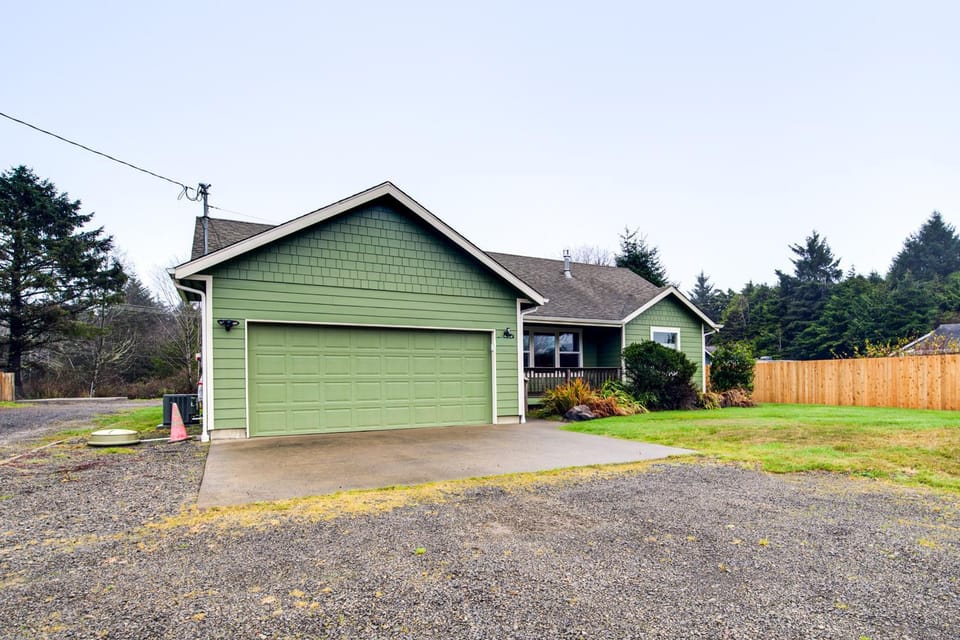 Less Than 2 Blocks to Beach! Pet-Friendly Home in Moclips House in Pacific Beach
