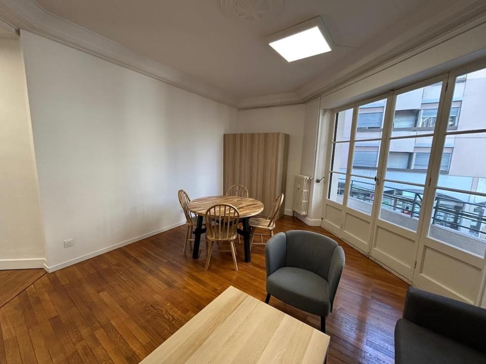 Appartement hypercentre avec balcons Apartment in Chambery