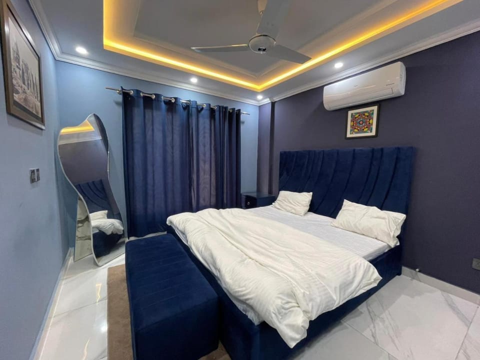 Bed, Bedroom, wardrobe, air conditioner