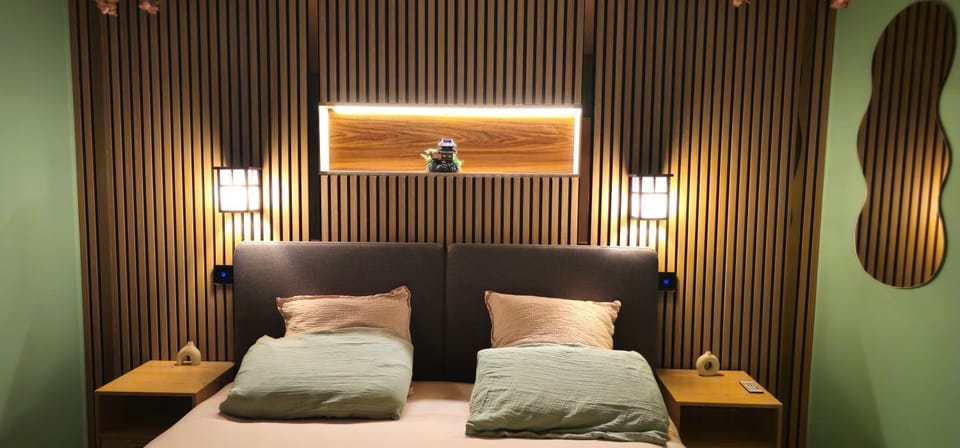 Bed, Photo of the whole room, Bedroom