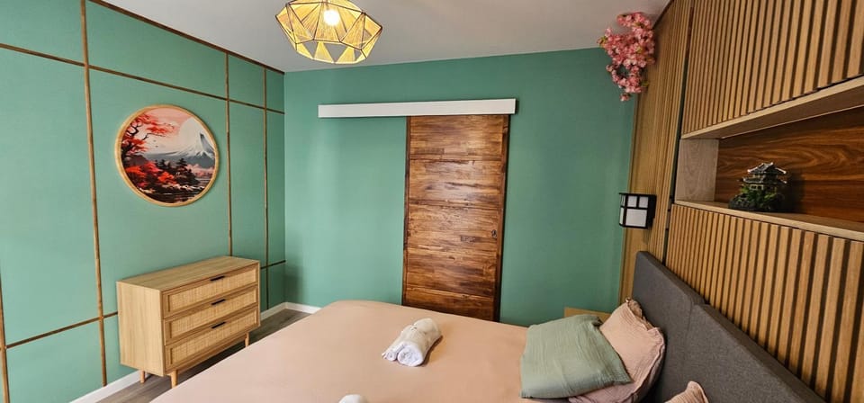 Bed, Photo of the whole room, Bedroom, towels, wardrobe