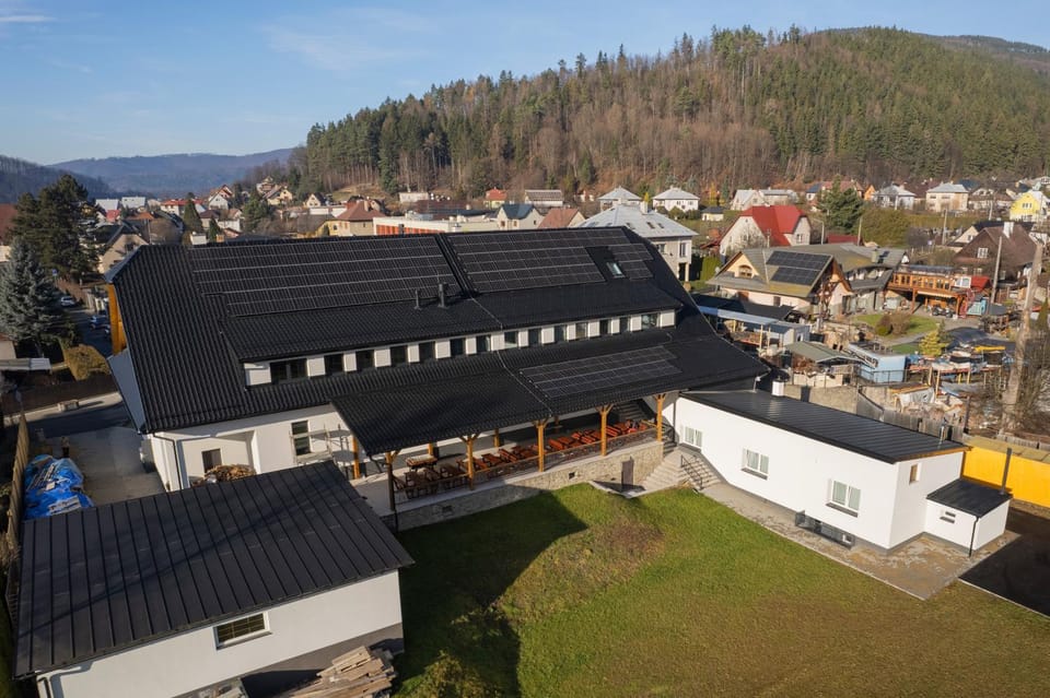 Property building, Day, Neighbourhood, Natural landscape, Bird's eye view, Garden, City view, Mountain view, Street view, Location