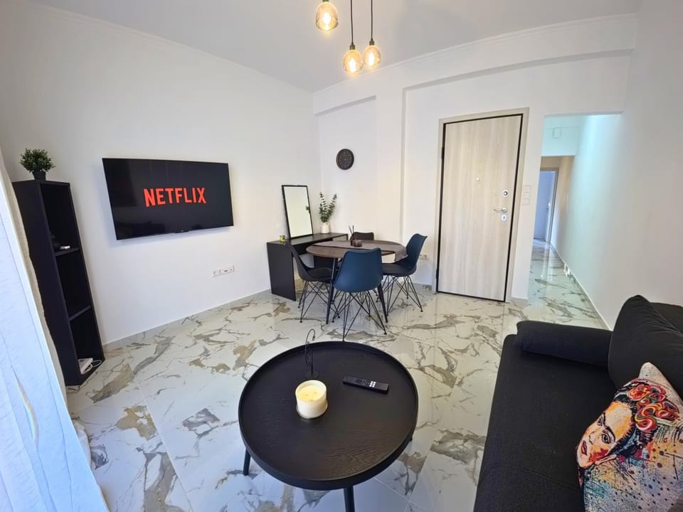 TV and multimedia, Living room, Seating area, Dining area
