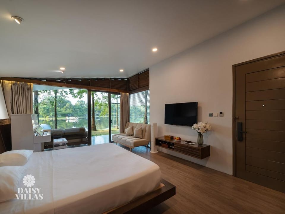 Biệt thự bên hồ R341 - Lakeview Flamingo Đại Lải Villa in Vietnam