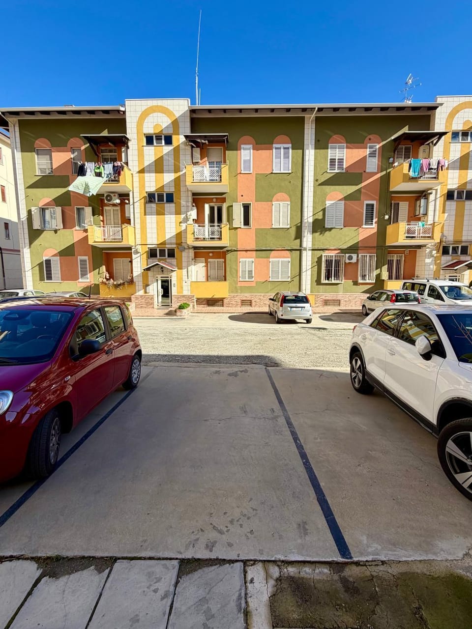 Property building, Neighbourhood, City view, Street view, Parking