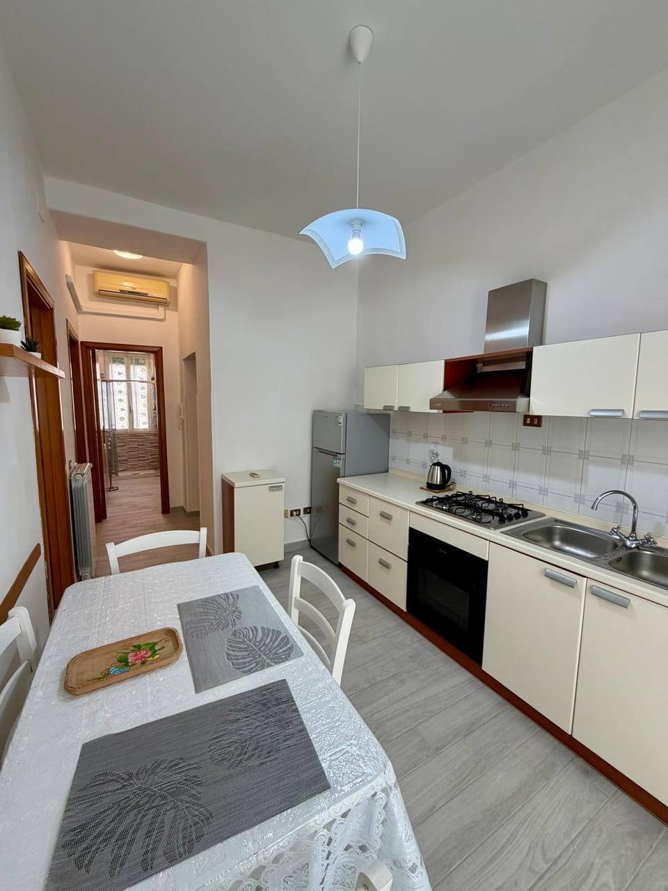 Kitchen or kitchenette, Kitchen or kitchenette, Photo of the whole room, Dining area, oven, pet friendly, stove