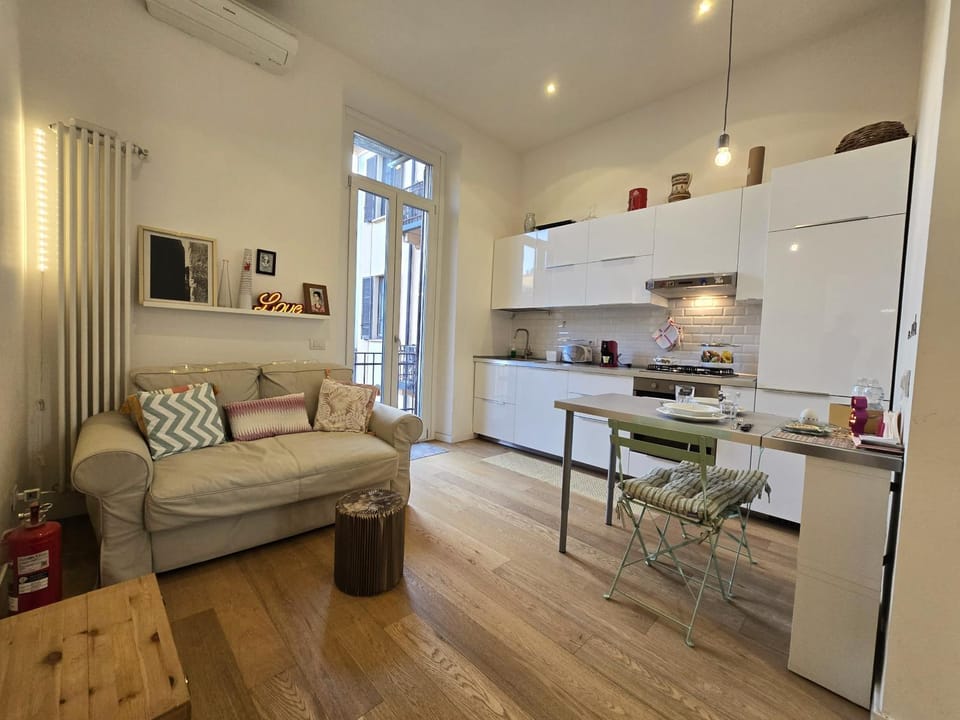 Coffee/tea facilities, Kitchen or kitchenette, Living room, Seating area, Dining area, oven
