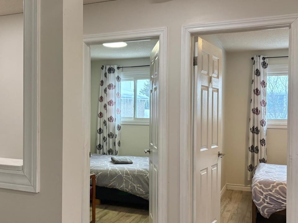 Grove Haven Retreat Budget Rooms for Workers Retirees, and Couples in Central Barrie Vacation rental in Barrie