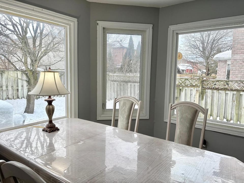 Grove Haven Retreat Budget Rooms for Workers Retirees, and Couples in Central Barrie Vacation rental in Barrie